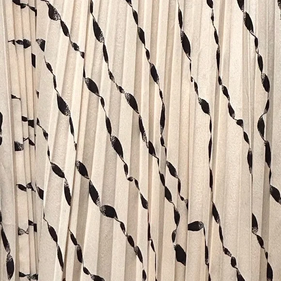 Gorgeous HELMUT LANG pleated 🔥🔥 - Picture 3 of 5